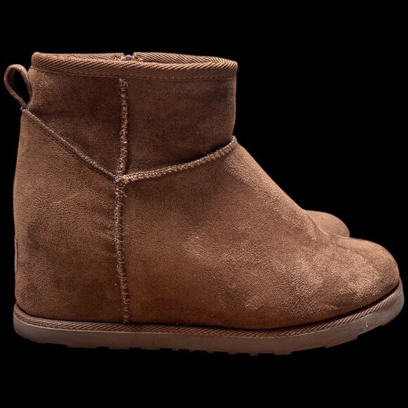 CUSHIONAIRE Kenzie W 8.5 Suede Tan Platform Booties Hidden Wedge Extra Height - Picture 6 of 14